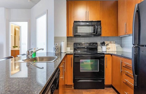 Downtown Mississauga Apartment | Executive 2BR-2Bath Condo, High Floor, Parking