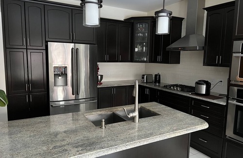Brampton House | Executive 4 Bed 3.5 Bath full house