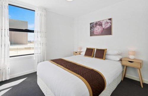 Sunshine Apartment | Executive and Spacious Apartment with Balcony
