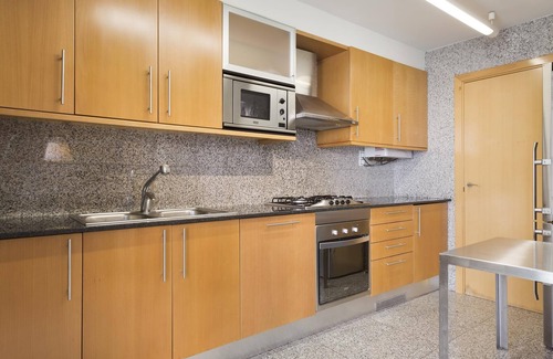 Sant Gervasi Apartment | Executive Apartment for Corporate Groups of 6