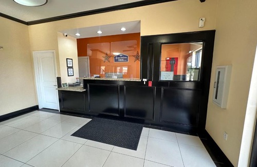 Pittsburg Hotel | Executive Inn and Suites