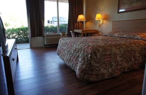 Orange Hotel | Executive Inn & Suites
