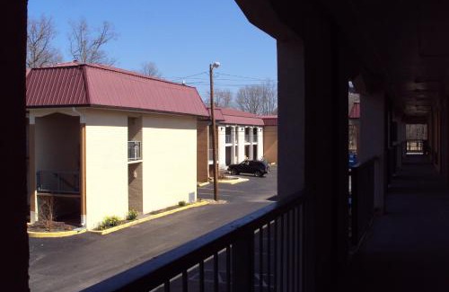Tullahoma Hotel | Executive Inn