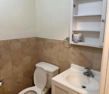 Newark House | Executive Room E with Private Bathroom Divine Villa and Resorts 5mins to EWR Airport and 4mins to Penn Station Newark, New York