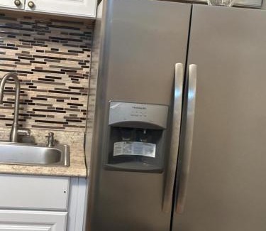 Newark House | Executive Room E with Private Bathroom Divine Villa and Resorts 5mins to EWR Airport and 4mins to Penn Station Newark, New York