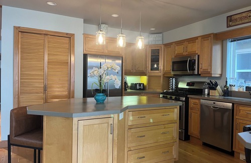Okanagan-Similkameen House | Executive Skaha Lake Waterfront Home-Sandy beach- Dock-BoatnMoorage-4 bdrm