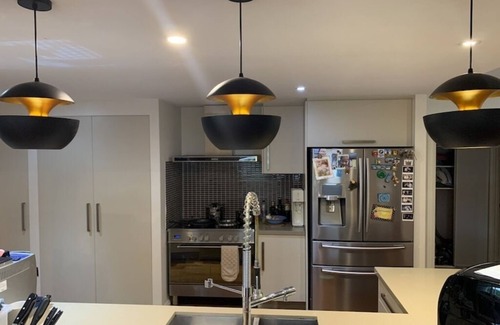 Indooroopilly House | Executive spacious big house near shops/buses/train