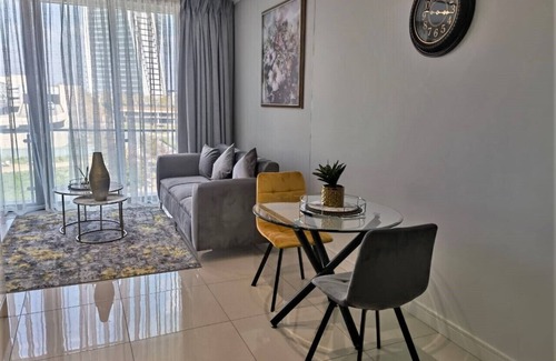 Greater Johannesburg Metropolitan Area Apartment | Executive Suite at Ellipse in Waterfall Midrand
