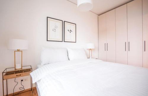 Erdberg Apartment | Executive Suite w/Rooftop Pool
