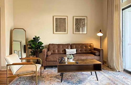 Brookhollow Apartment | Executive Suiteking Bedwifiwasherdryer