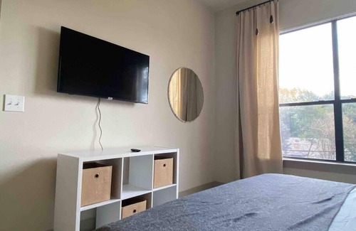 Brookhollow Apartment | Executive Suiteking Bedwifiwasherdryer