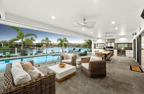 Mooloolaba House | Executive Waterfront Home