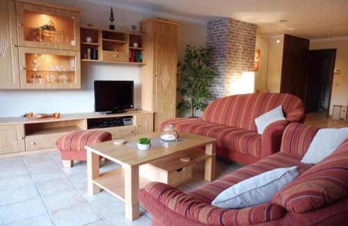 Gummersbach Apartment | Exklusive Ferienwohnung 'Agger-Blick' mit großer Seeblick-Terrasse & Sauna