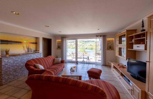 Gummersbach Apartment | Exklusive Ferienwohnung 'Agger-Blick' mit großer Seeblick-Terrasse & Sauna