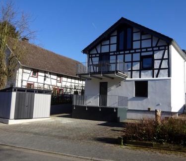 Einruhr Apartment | Exklusive, kernsanierte Ferienwohnung am Rursee
