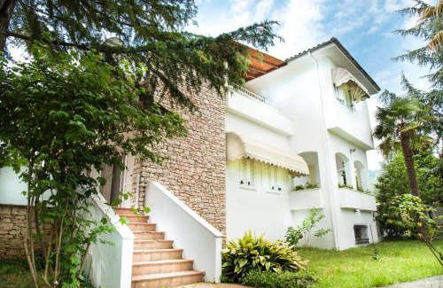 Skotina Villa | Exotic Palm Villa