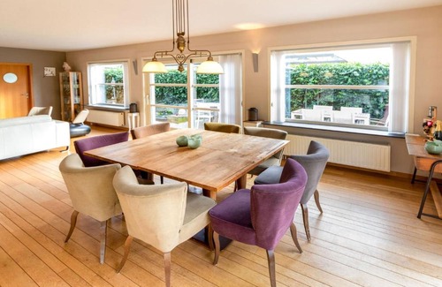 Zandvoorde Villa | Exotic Villa in Oostende with Garden