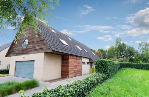 Zandvoorde Villa | Exotic Villa in Oostende with Garden