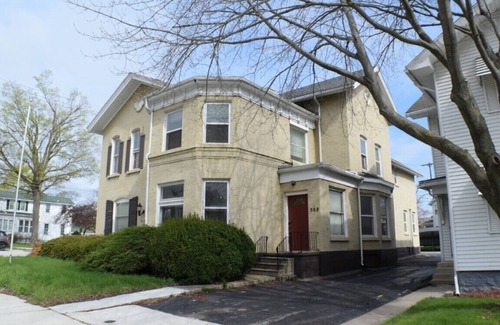 Jackson Apartment | Expansive 1-Bedroom Apartment with Large Rooms and Dedicated Workspaces