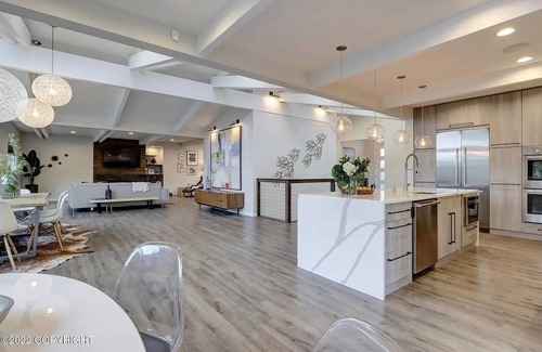 North Star House | Expansive Executive Home Westchester Lagoon