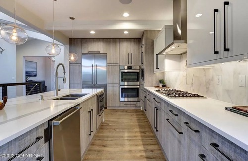 North Star House | Expansive Executive Home Westchester Lagoon