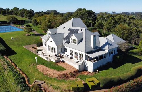 Kangaloon House | Expansive Hamptons home on acreage, with pool, spa, gym, tennis court & views.