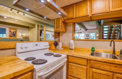 North Conway House | Expansive lodge| 9 Br | Indoor Pool | Sauna | Game Room | 3 Bath