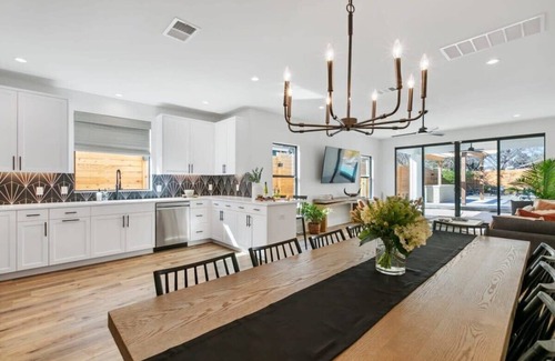 East MLK House | Expansive Luxury Duplex | Shared Pool