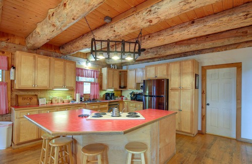 Nebo Cabin | Expansive, Pet-Friendly Ceres Retreat on 120 Acres