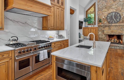 Edwards House | Expansive Ski-in/out Retreat at Arrowhead | Bearberry Lodge