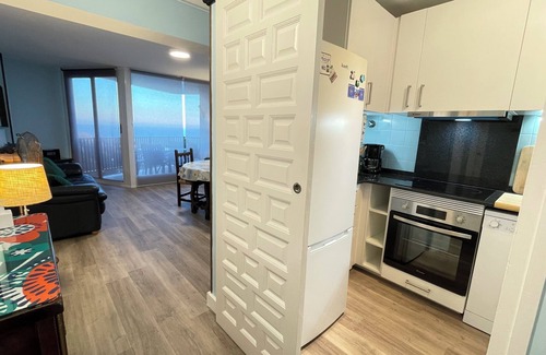 Canyelles Apartment | EXPECTACULAR 180° VIEWS, Pool, Best Quality Barbecue, Service, Parking.