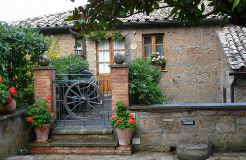 Proceno Apartment | Experience a breathtaking vacation in a castle, restaurant,stunning views