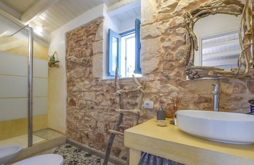 Cava dʼAliga House | Experience a wonderful vacation in Sicily in this vacation home with pool.