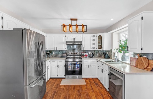 Willoughby House | Experience Cozy Comfort & Spacious Luxury: Your Family's VRBO Paradise!