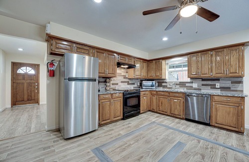 Rowlett House | Experience Lake side community at our 4-Bedroom Home near Rowlett/Rockwall