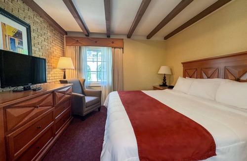 Western Division Hotel | Experience Laredo in 2 Units w/Garden Pool, Vibrant Dining Scene & City Sites