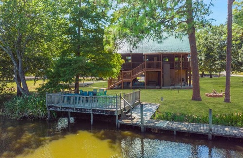 New Iberia House | Experience Louisiana, Cabin on Bayou Petite Anse