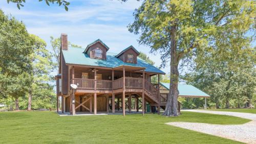New Iberia House | Experience Louisiana, Cabin on Bayou Petite Anse