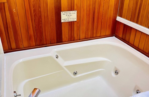 Bartlett Hotel | Experience Luxury and Valley Views in Entleback's Renovated Two-Bedroom Loft Condo