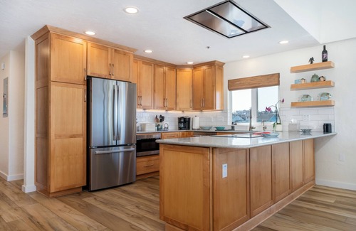 Eddyville Condo | Experience Nature's Spectacle from the Front Row!