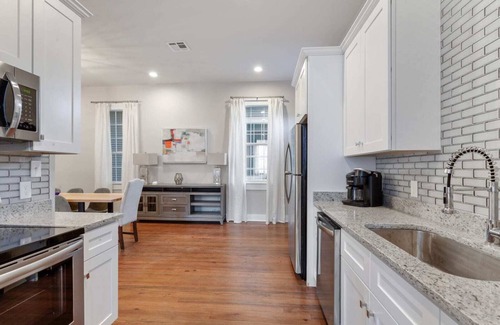 Faubourg Delassize Apartment | Experience New Orleans! 5Bd Rooms 3.5 Bathrooms, Centrally Located