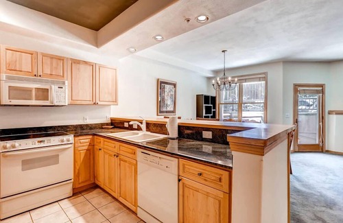 Warrior's Mark Condo | Experience Peak 9 charm, just steps away from vibrant Main Street