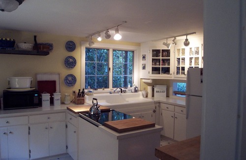 Morris Cottage | Experience Perch Rocks! A Unique Private Waterfront Cottage on Bantam Lake