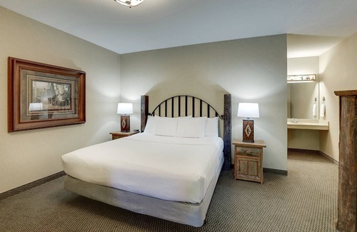 Johnston Hotel | Experience Rustic Charm! Near Des Moines Art Center & Dining | 2 Units