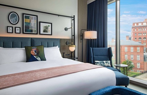 North Capitol Street Hotel | Experience Soothing Moments & Luxury! Comfortable & Pet-friendly Room with View!