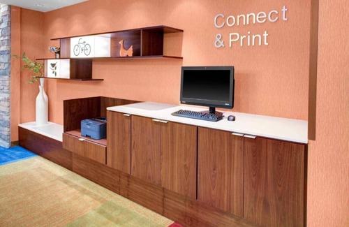 Hollister House | Experience the best of Hollister CA. Pool, WiFi & Gym