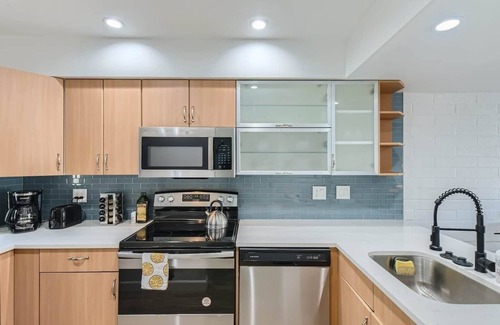 New Papago Parkway Apartment | Experience the comfort of our remodeled 2-bedroom, 1.5-bath residence