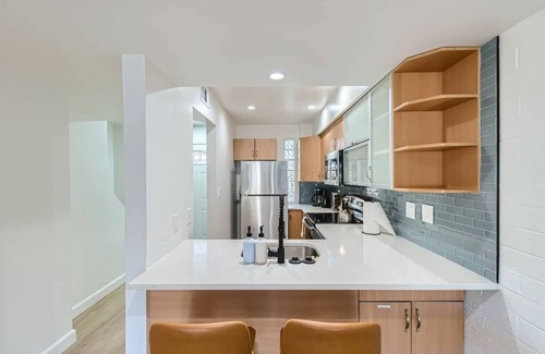 New Papago Parkway Apartment | Experience the comfort of our remodeled 2-bedroom, 1.5-bath residence