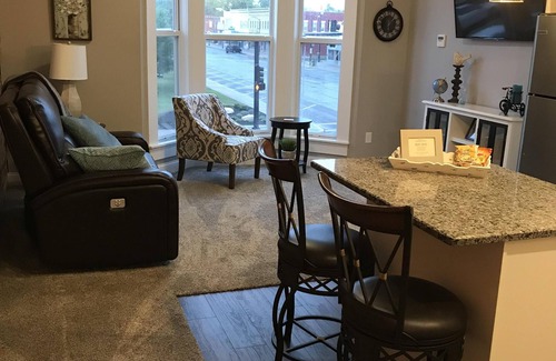 Iola Apartment | Experience the Lofts-Wheeler suite