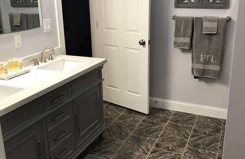 Iola Apartment | Experience the Lofts-Wheeler suite
